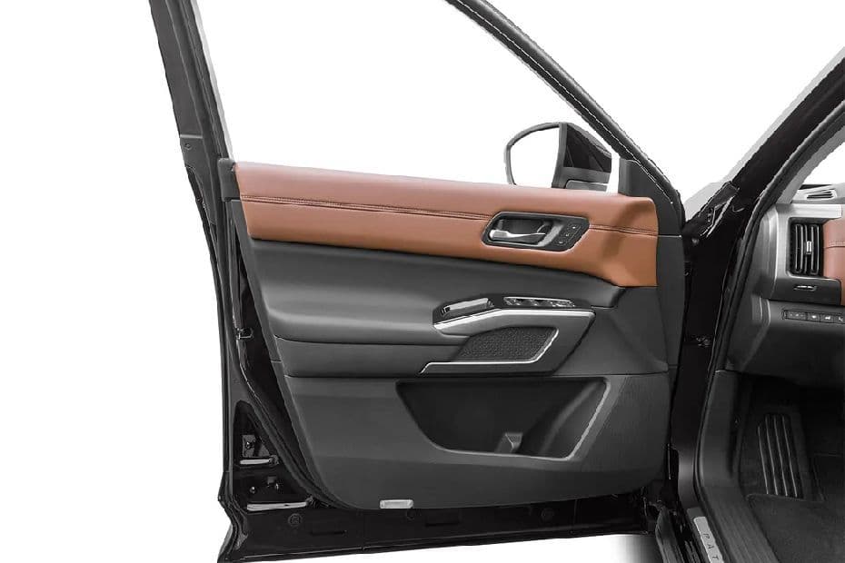 Nissan Pathfinder Door (Open)