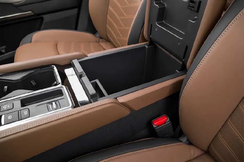 Nissan Pathfinder Interior Image