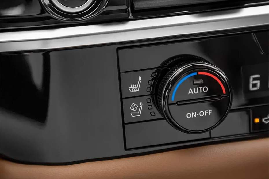 Nissan Pathfinder Interior Image