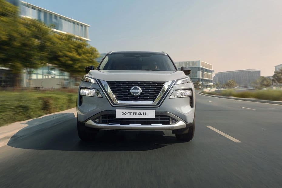 Nissan X-Trail Front View