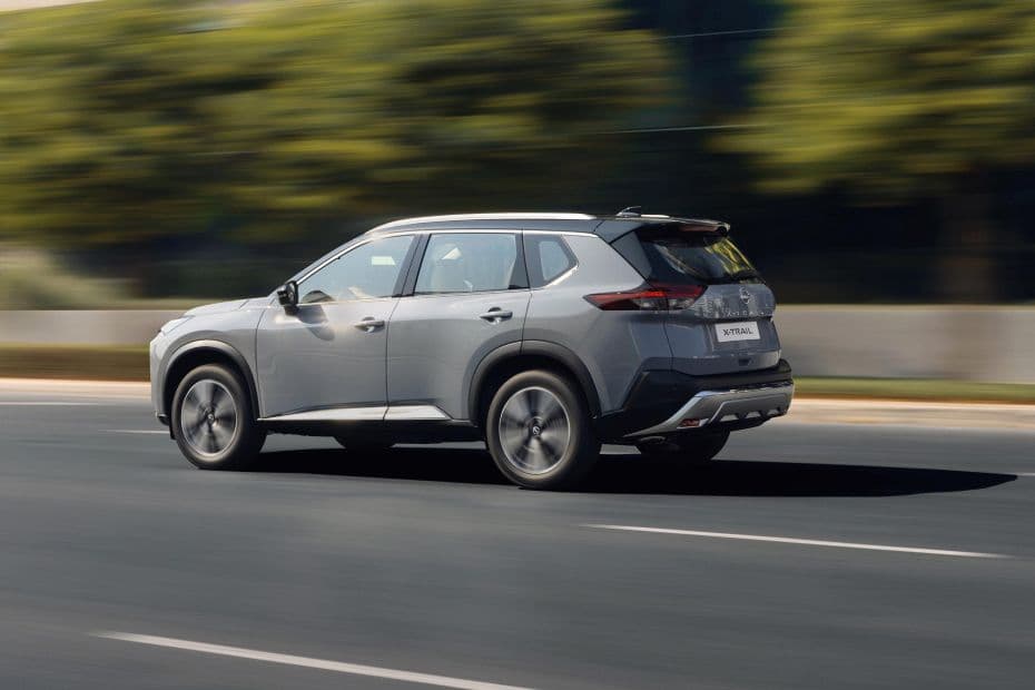 Nissan X-Trail Left Side View