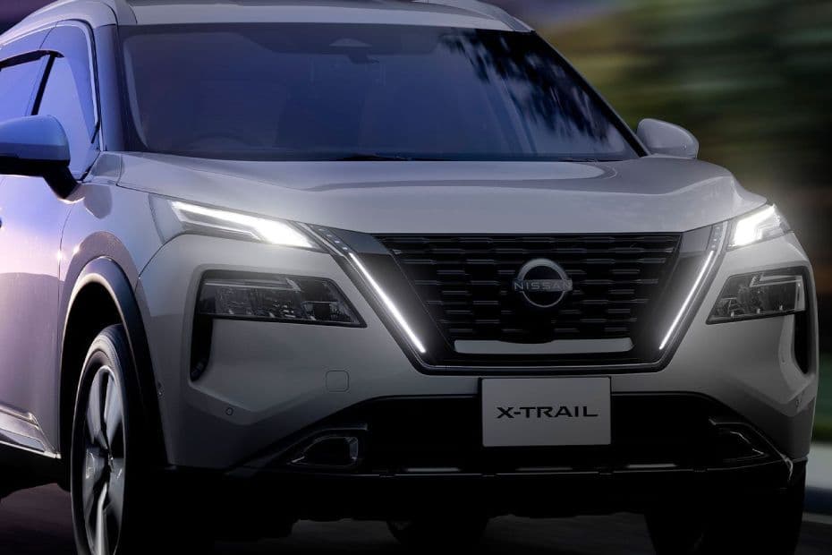 Nissan X-Trail Right Side View