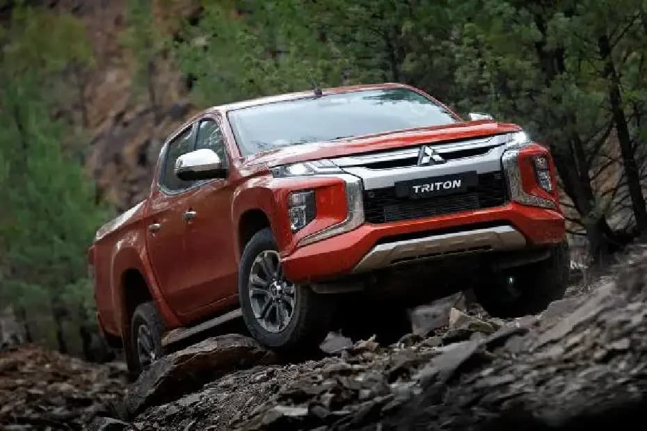 Mitsubishi L200 Front View