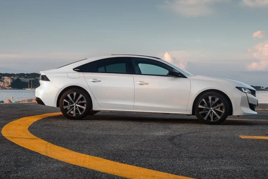 Peugeot 508 Right Side View