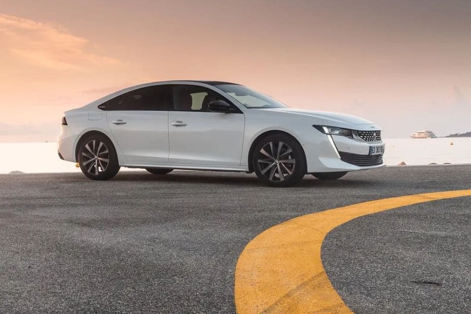 Peugeot 508 Right Side View
