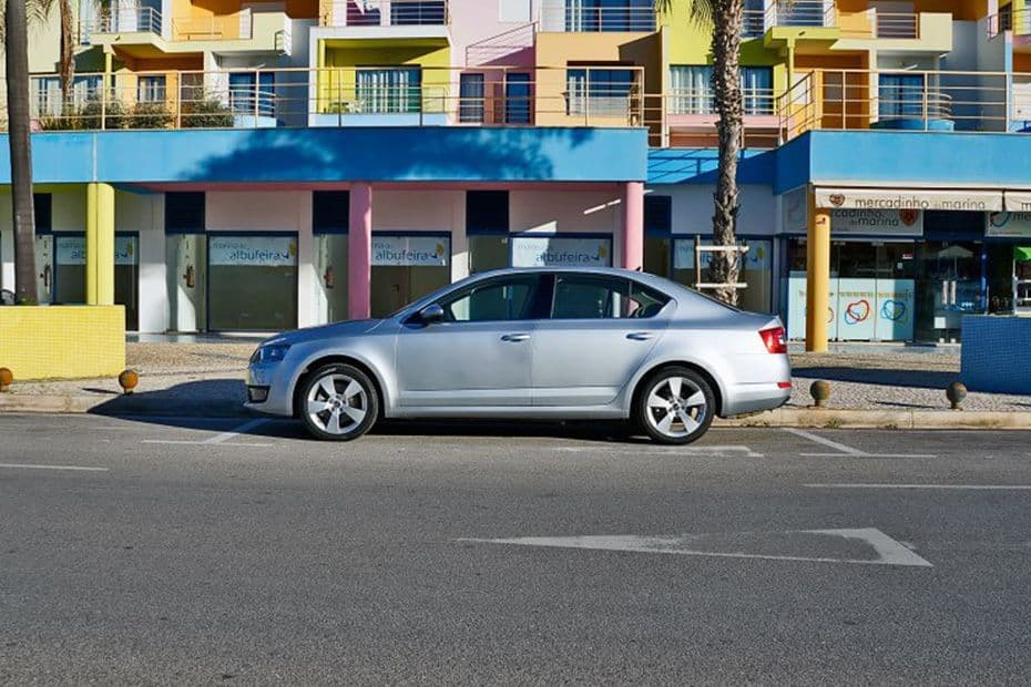 Skoda Octavia Left Side View