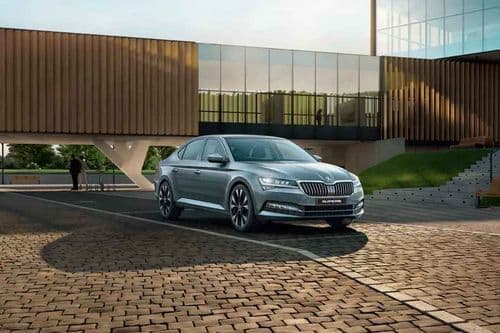 Skoda Superb Right Side View
