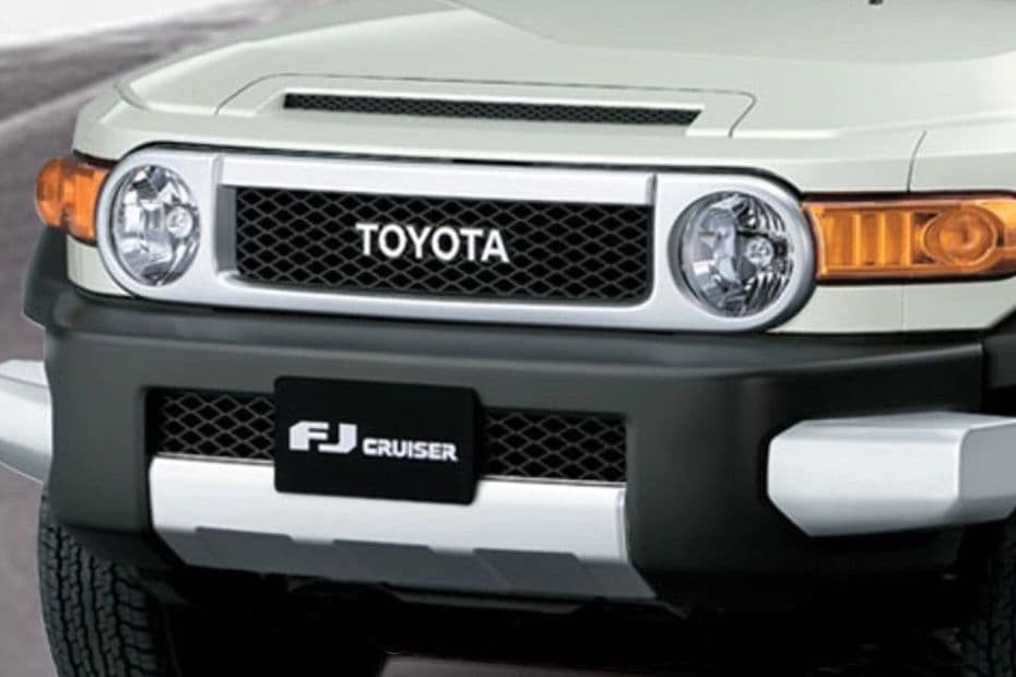 Toyota FJ Cruiser Front View