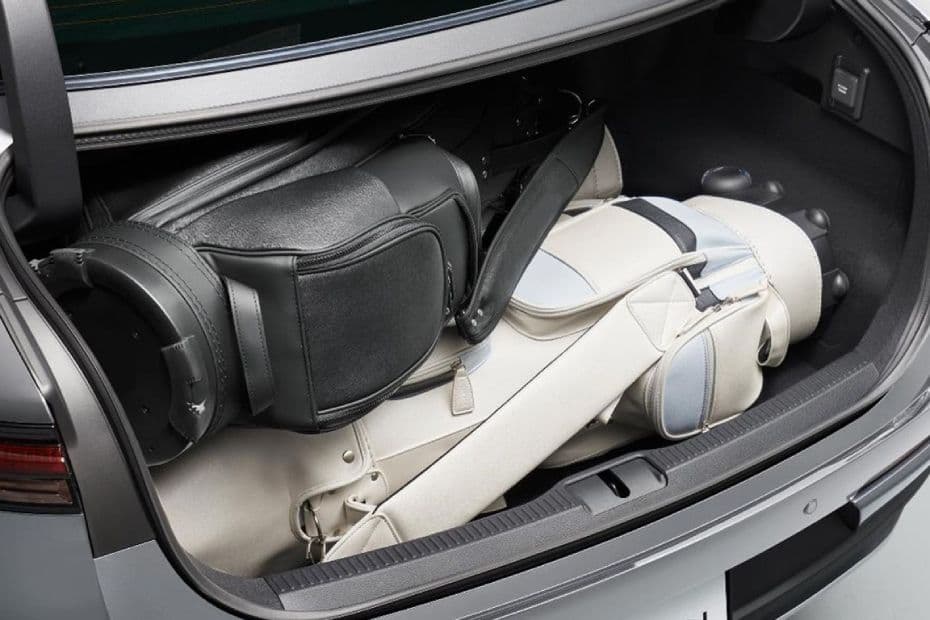 Toyota Crown Bootspace
