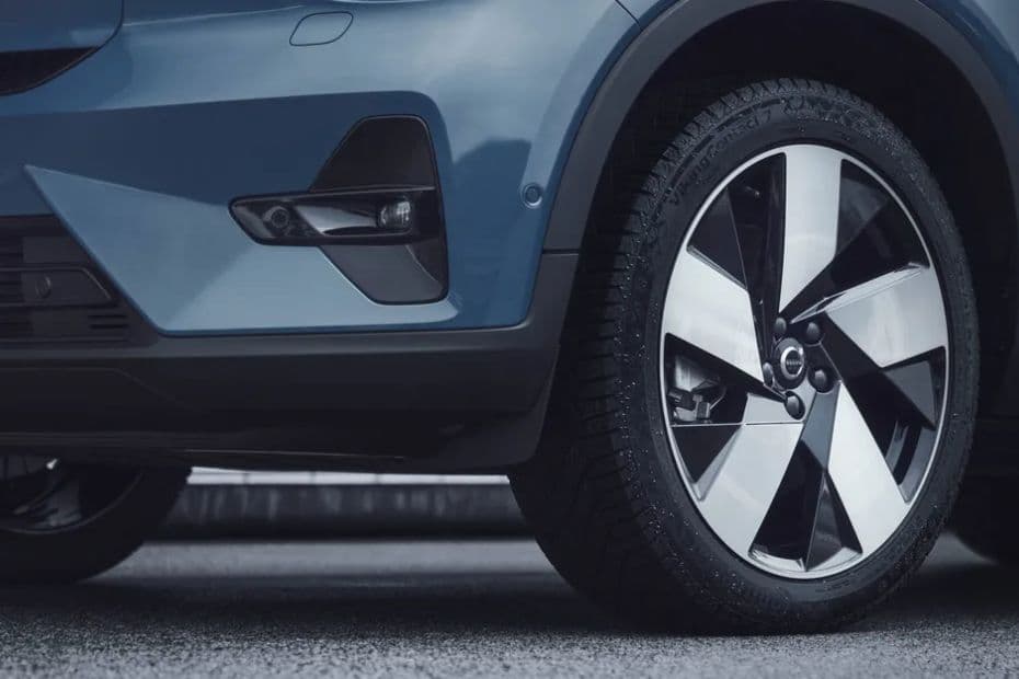 Volvo XC40 Front Tyre View