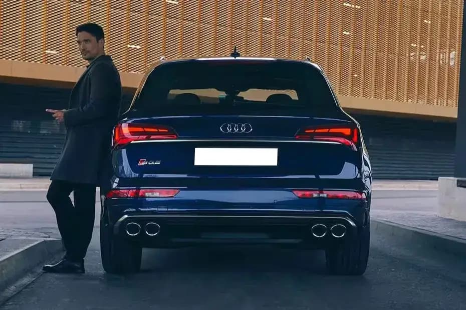Audi SQ5 2024 Back Indicator