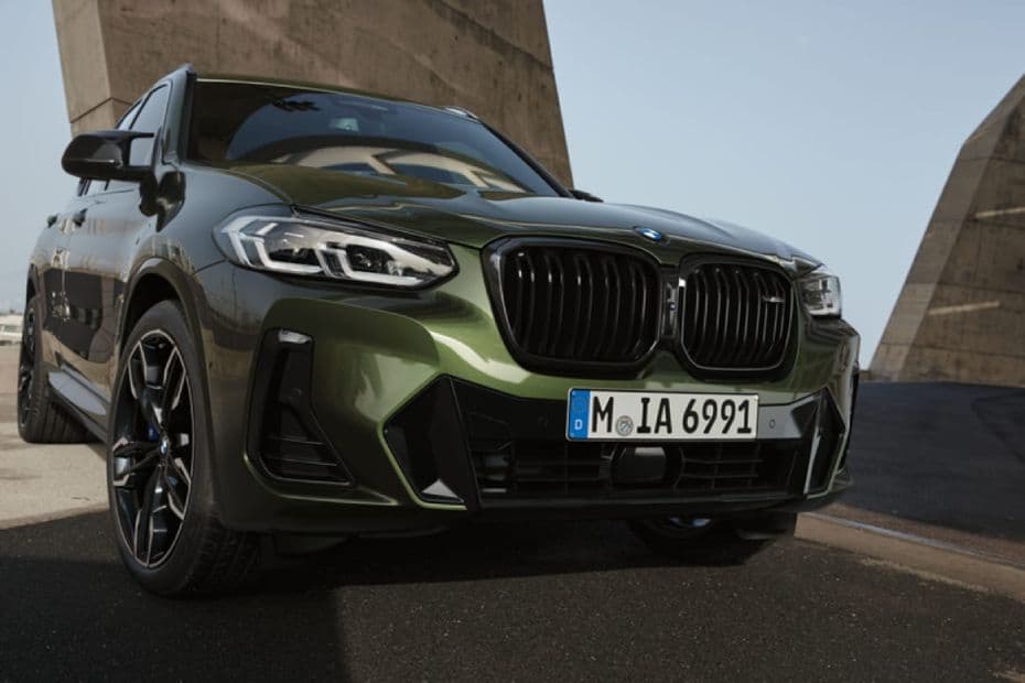 BMW X3 Right Front View