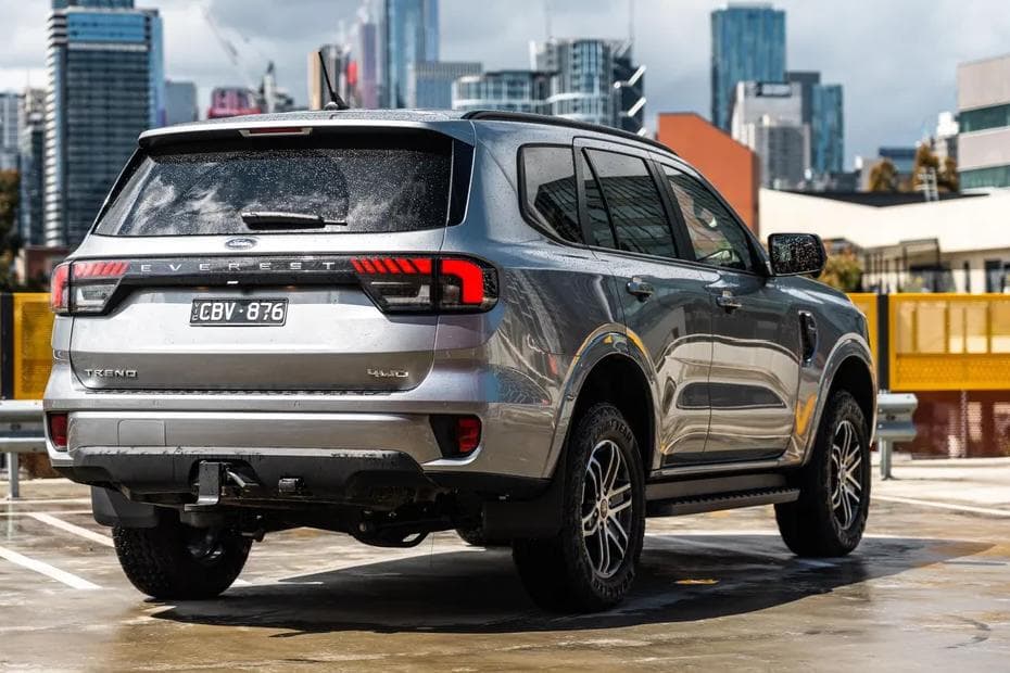 Ford Everest 2024 Bck Side View