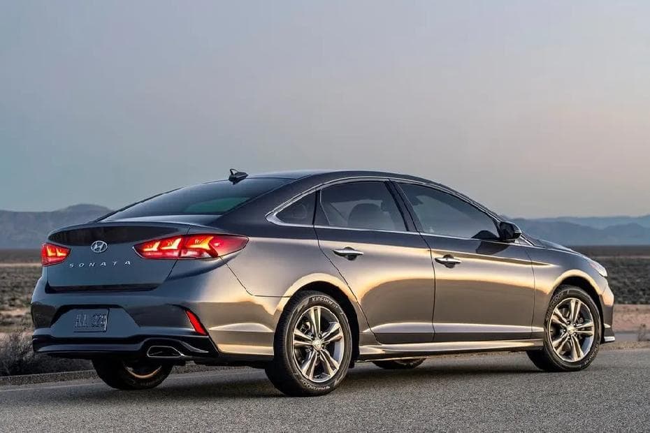 Hyundai Sonata Right Side View