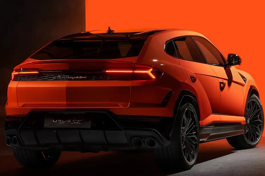 Lamborghini Urus 2024 Back View