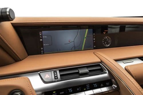 LC 500 Convertible 2024 Display