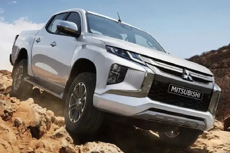 Mitsubishi L200 Front View