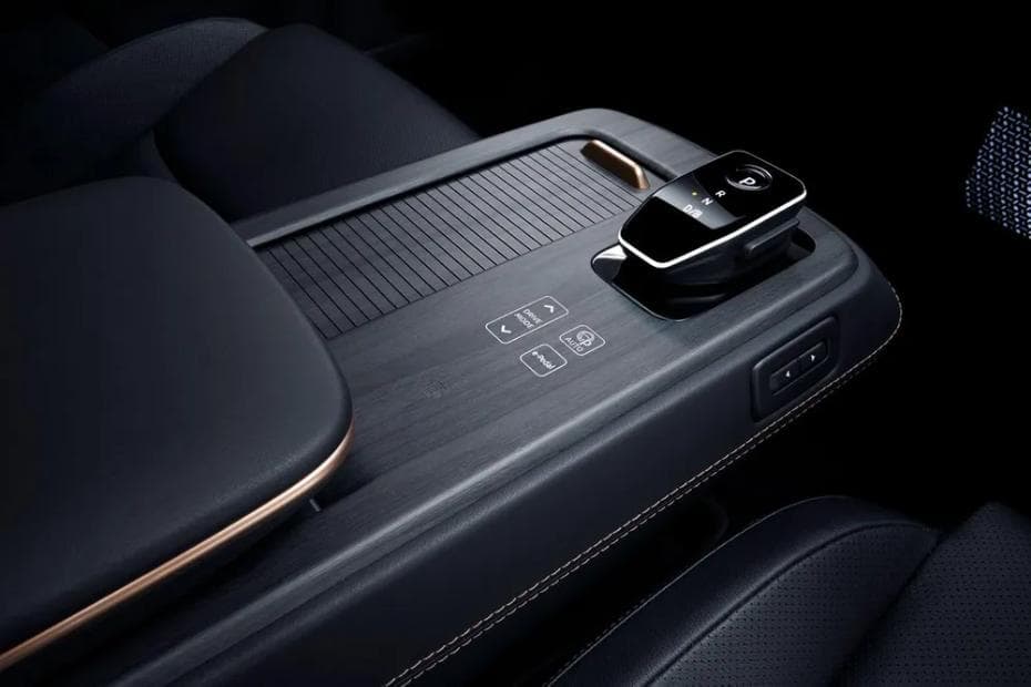 Nissan Ariya interior image