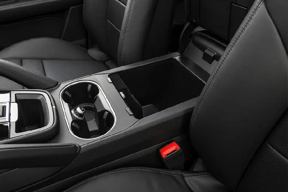 Porsche Cayenne 2024 Cup holder
