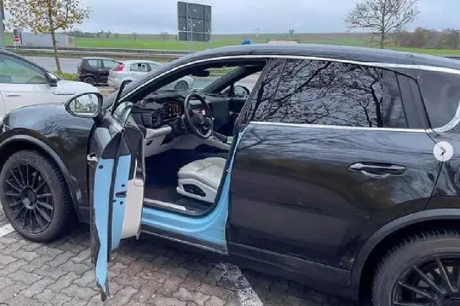 Porsche Macan 2024 Door Space
