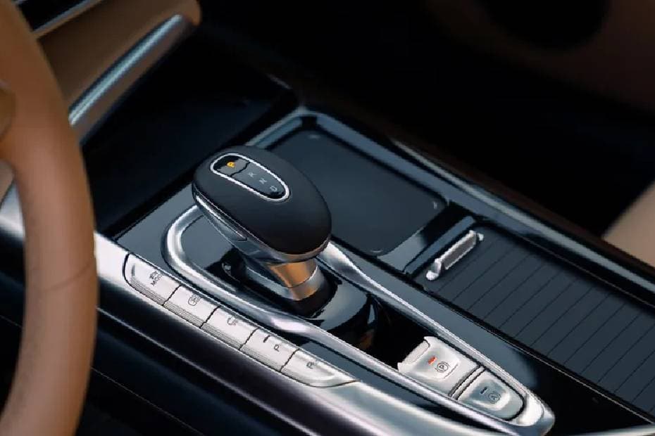 Rabdan One 2024 Gear Shifter