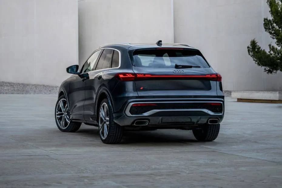 Audi Q5 Left Rear Three Quarter