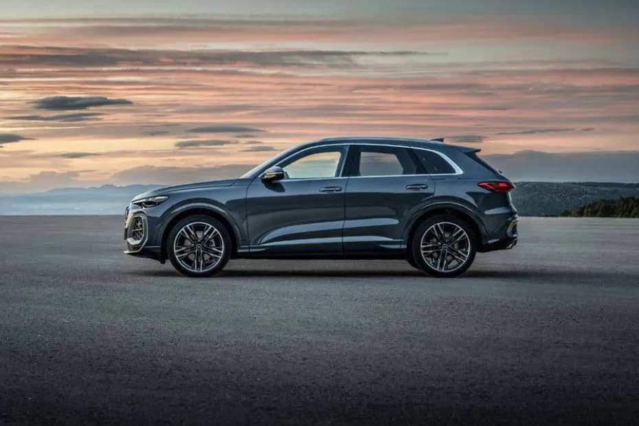 Audi Q5 Left Side View