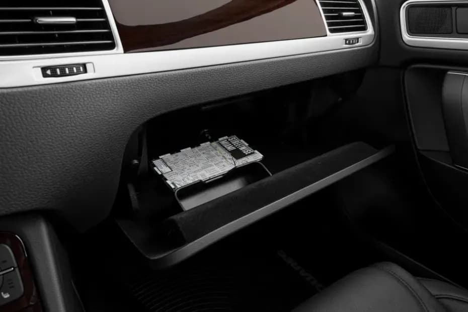 Volkswagen Touareg Glove Box
