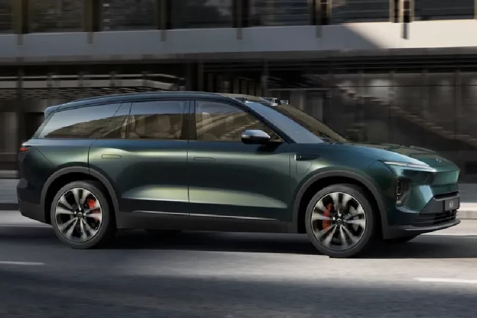 NIO EL8 Right Side View