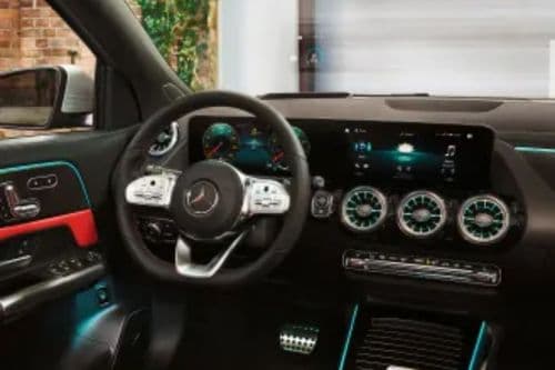 Widescreen Cockpit in the GLA impresses with its sharpness and usability