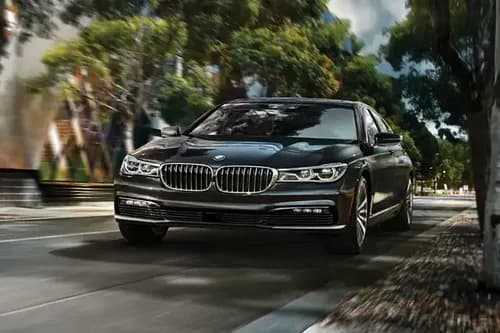BMW 7 Series 2024 left Side Front View