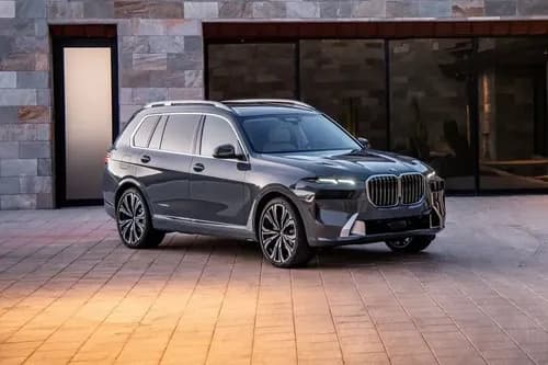 BMW X7 Right Front Three Quarter
