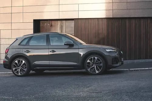 Audi Q5 Right Side View