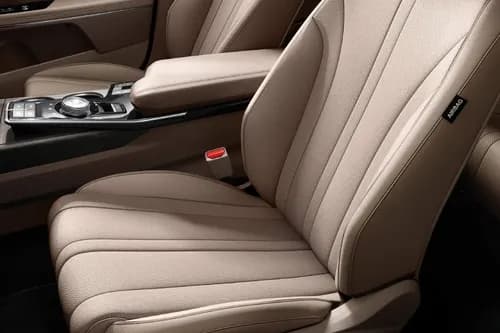 Kia K8 Front Seat