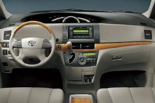 Toyota Previa dashboard
