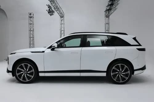 XPENG G9 Left Side View