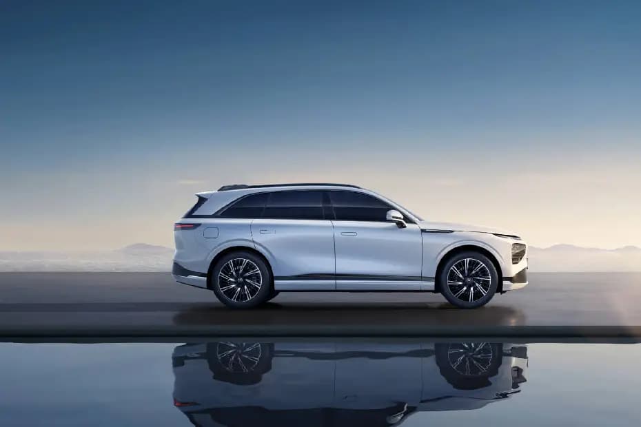 XPENG G9 Right Side View