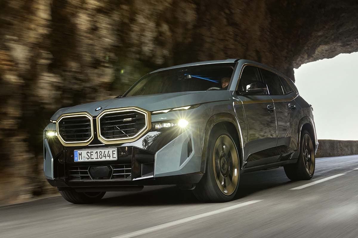 BMW XM: A Luxury Hybrid SUV with Sporty Soul BMW XM: A Luxury Hybrid SUV with Sporty Soul