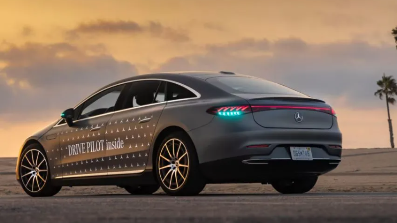 Mercedes-Benz Cars With Autonomous Driving Modes are Indicated by Turquoise Lights Mercedes-Benz Cars With Autonomous Driving Modes are Indicated by Turquoise Lights