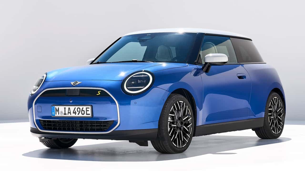 Mini Cooper EV (2024) Unveiled, Featuring up to 402 KM Range and 171 KMPH Top Speed Mini Cooper EV (2024) Unveiled, Featuring up to 402 KM Range and 171 KMPH Top Speed