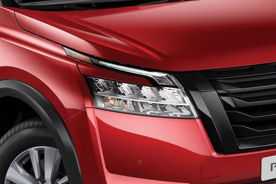 Nissan Pathfinder Front Headlight Nissan Pathfinder Front Headlight