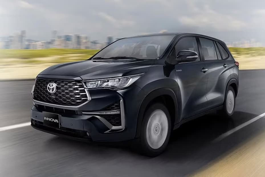 Toyota Innova Hycross Front Side LED DRLs With Bold Front View Toyota Innova Hycross Front Side LED DRLs With Bold Front View
