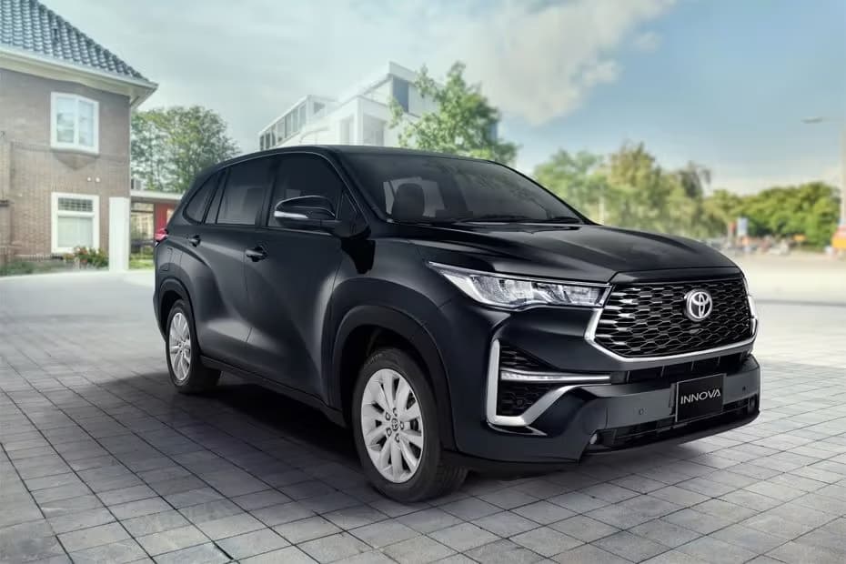 Toyota Inova Hycross Front And Rear View With Alloy Wheel Toyota Inova Hycross Front And Rear View With Alloy Wheel