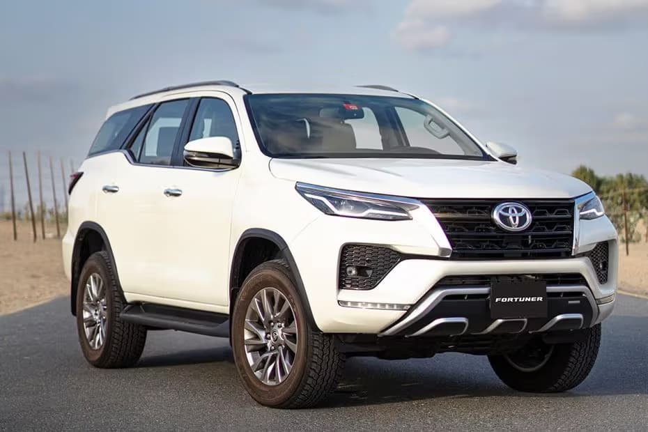 Toyota Fortuner Front Medium View Bi-beam LED Headlights With Auto-leveling And Sharp Styling Toyota Fortuner Front Medium View Bi-beam LED Headlights With Auto-leveling And Sharp Styling