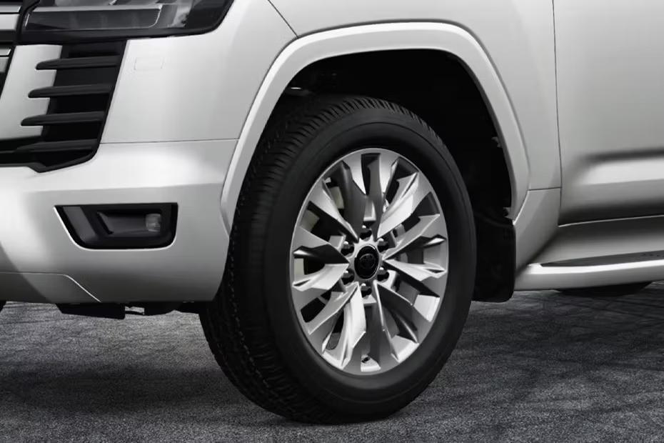 Toyota Land Cruiser 17-inch Alloy Wheels With A Modern, Sporty Design For Urban Driving. Toyota Land Cruiser 17-inch Alloy Wheels With A Modern, Sporty Design For Urban Driving.