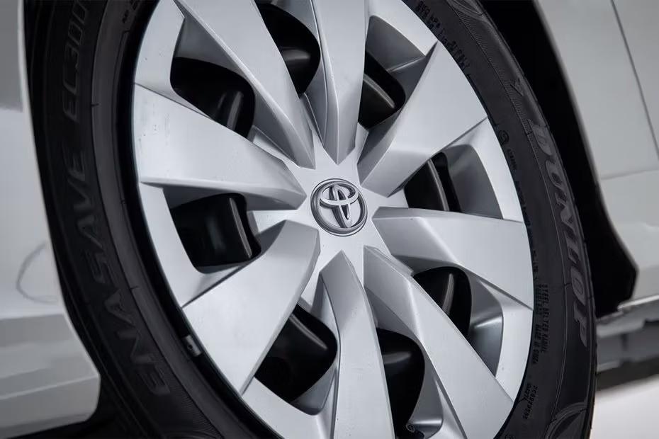 Toyota Corolla Hybrid Wheel sporty And Shining Alloy Wheel Toyota Corolla Hybrid Wheel sporty And Shining Alloy Wheel
