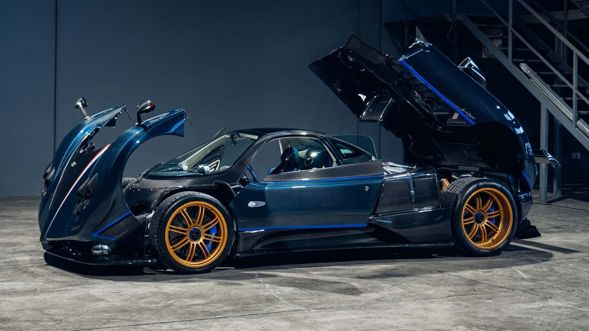 Pagani Zonda Tricolore Deserves Manual; Know Why Pagani Zonda Tricolore Deserves Manual; Know Why