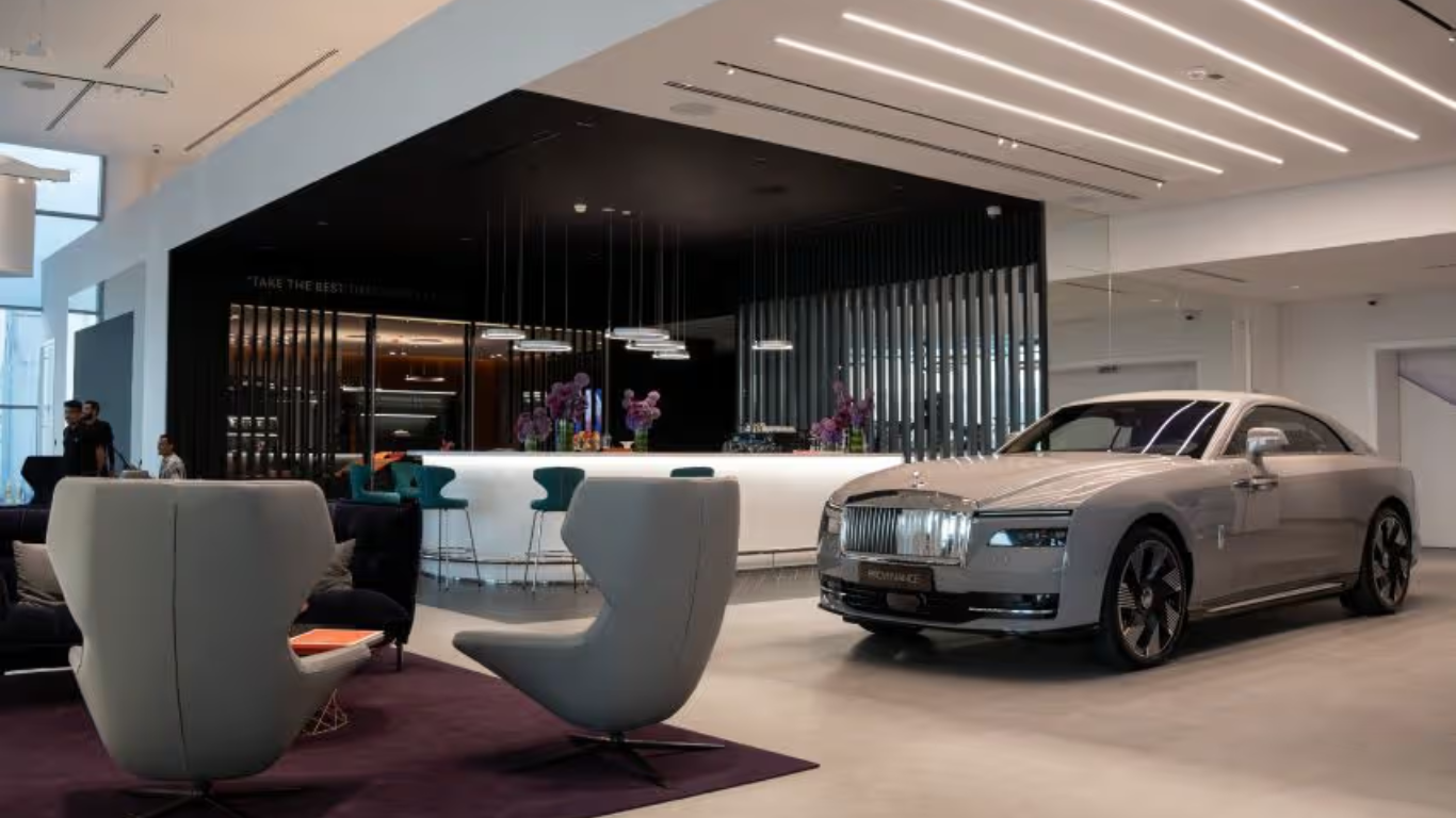 Rolls-Royce Opens New Luxury Showroom in Abu Dhabi Rolls-Royce Opens New Luxury Showroom in Abu Dhabi