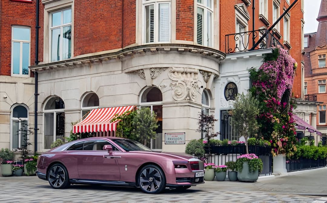 Rolls-Royce Unveils Dunhuang Mural-Inspired Bespoke Luxury Cars in Shanghai Rolls-Royce Unveils Dunhuang Mural-Inspired Bespoke Luxury Cars in Shanghai