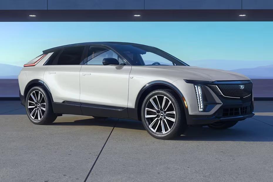 Cadillac LYRIQ 2026 Front Left Side Angle View on City Street Cadillac LYRIQ 2026 Front Left Side Angle View on City Street